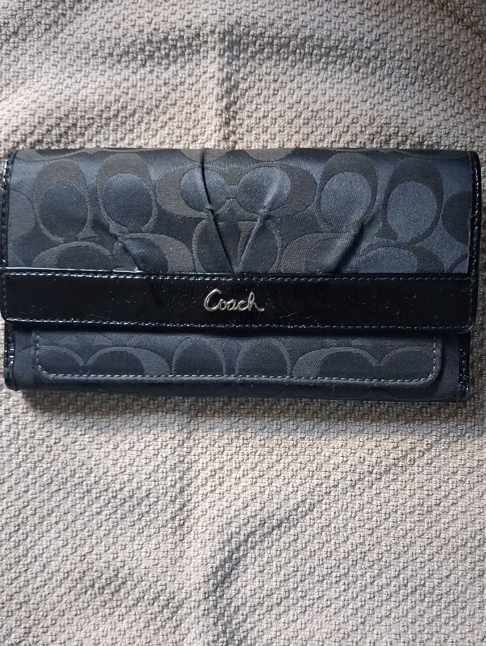 Coach Black Signature Flap 12 Card & Key Holder Wallet.Great Condition!